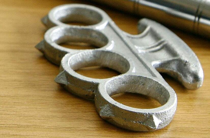 Ob er tats&auml;chlich einen Schlagring einsetzte, war dem Angeklagten vor Gericht nicht nachzuweisen.