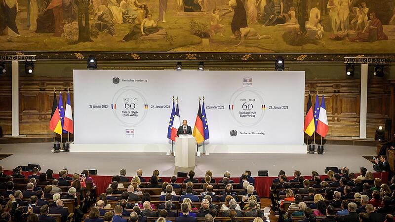 Bundeskanzler Olaf Scholz (SPD) spricht bei der Festveranstaltung zum 60. Jubiläums des Élysée-Vertrags in der Sorbonne in Paris. Bundeskanzler Olaf Scholz (SPD) spricht bei der Festveranstaltung zum 60. Jubiläums des Élysée-Vertrags in der Sorbonne in Paris.