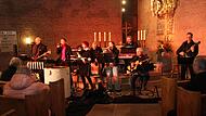 Auch nach 50 Jahren ist die Musikgruppe „Jericho“ noch populär und hat ungezählte Fans – und deren Herzen – gewonnen. Einer der Meilensteine war für die Band die St. Michaelskirche in Hammelburg, in der sie mit einem gelungenen Geburtstagskonzert ... Auch nach 50 Jahren ist die Musikgruppe „Jericho“ noch populär und hat ungezählte Fans – und deren Herzen – gewonnen. Einer der Meilensteine war für die Band die St. Michaelskirche in Hammelburg, in der sie mit einem gelungenen Geburtstagskonzert ...