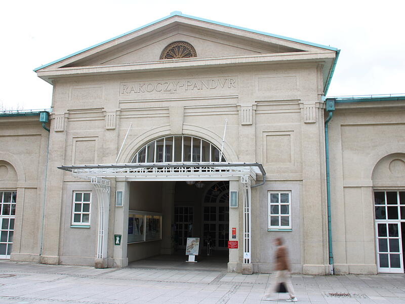 Haupteingang zur Brunnen- und Wandelhalle in Bad Kissingen