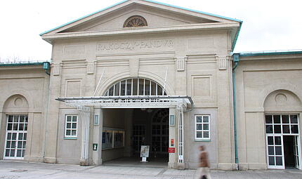 Haupteingang zur Brunnen- und Wandelhalle in Bad Kissingen