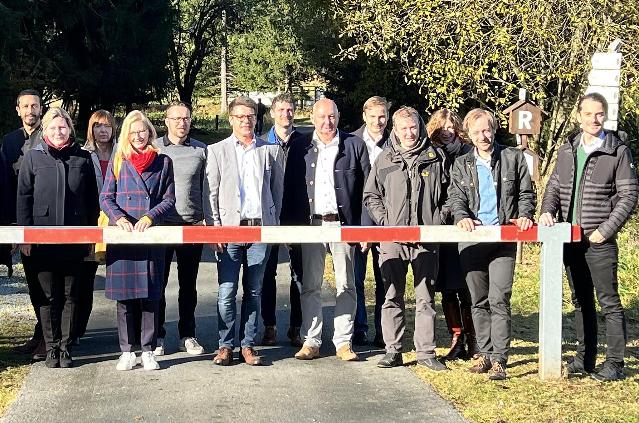 Besuch aus der Staatskanzlei schaut sich die Lage in Tettau an