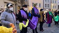 Am Montagabend schlängelte sich eine „Solidarische Menschenkette“ durch Bamberg.