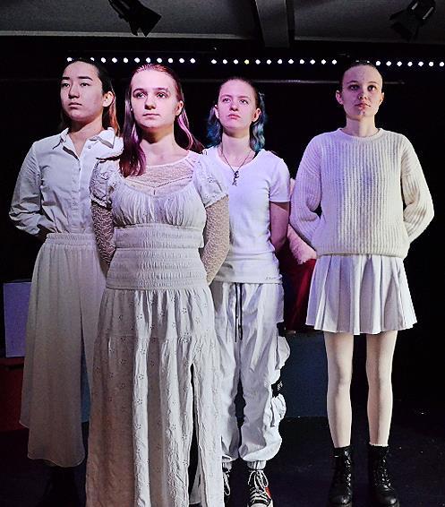 Szene aus dem neuen St&uuml;ck &bdquo;Was das Nashorn sah, als es auf die andere Seite des Zauns schaute&ldquo; .