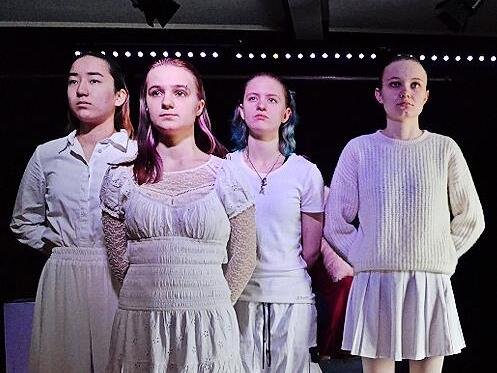 Szene aus dem neuen St&uuml;ck &bdquo;Was das Nashorn sah, als es auf die andere Seite des Zauns schaute&ldquo; .