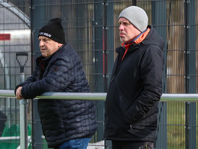 Frank Hauck (rechts) ist am Sonntag doppelt gefordert: als Trainer in der Kreisliga und als B&uuml;rgermeisterkandidat in Steinwiesen.