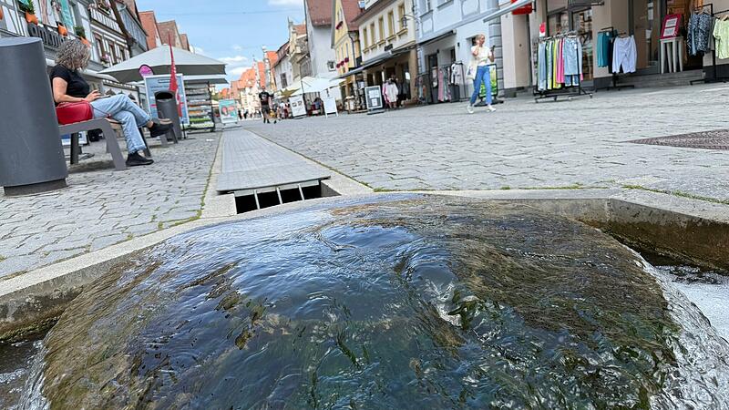 In der Forchheimer Innenstadt gibt es bereits mehrere Wasserinstallationen. Sie kühlen dabei auch das Klima in der InnenstadtForchheim & Fränkische Schweiz In der Forchheimer Innenstadt gibt es bereits mehrere Wasserinstallationen. Sie kühlen dabei auch das Klima in der Innenstadt