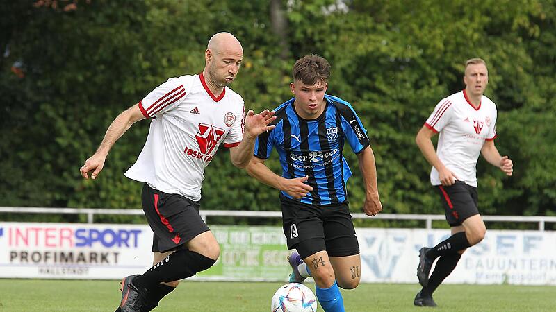 Da war mehr drin: Oliver Kratz (l.) und der SV Memmelsdorf haben zur Kerwa eine 0:1-Niederlage in der Landesliga Nordost gegen den FSV Erlangen-Bruck kassiert. Da war mehr drin: Oliver Kratz (l.) und der SV Memmelsdorf haben zur Kerwa eine 0:1-Niederlage in der Landesliga Nordost gegen den FSV Erlangen-Bruck kassiert.