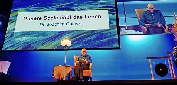 Der Eröffnungsvortrag von Joachim Galuska lockte über 800 Interessierte in den Regentenbau. Der Eröffnungsvortrag von Joachim Galuska lockte über 800 Interessierte in den Regentenbau.