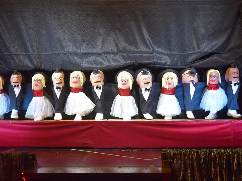 Höhepunkt des Abends war das Knieballett. Höhepunkt des Abends war das Knieballett.