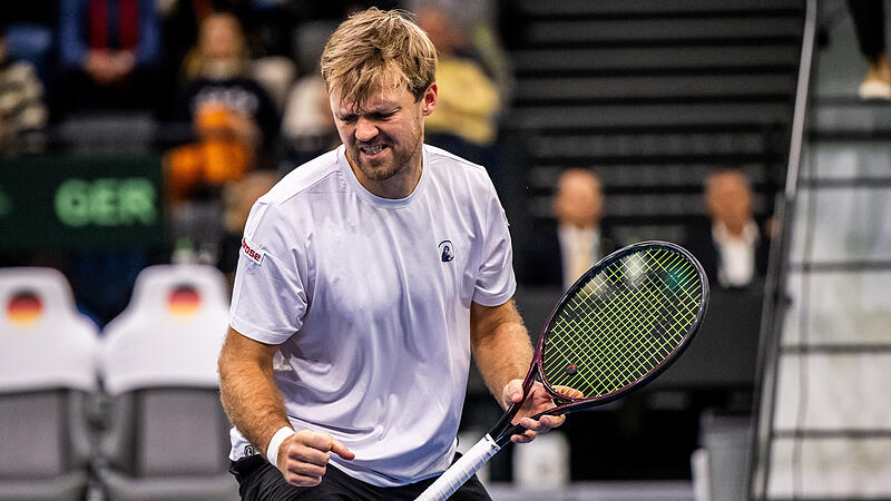 Kevin Krawietz feierte mit Tim P&uuml;tz den Doppelsieg im Davis Cup in Ungarn.