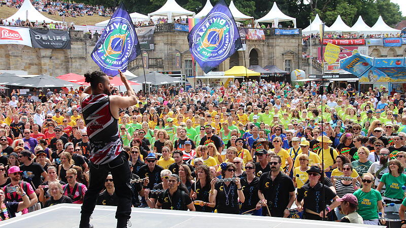Trommeln f&uuml;r den Frieden beim Samba-Festival in Coburg 2025