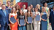 Die besten Absolventinnen und Absolventen der Berufsfachschule für Musik Oberfranken mit dem stellvertretenden Schulleiter Gio Abuladze (links) sowie Landratsstellvertreter Bernd Liebhadt (Zweiter v.l.) und Schulleiter Manuel Grund (rechts).Karl-H... Die besten Absolventinnen und Absolventen der Berufsfachschule für Musik Oberfranken mit dem stellvertretenden Schulleiter Gio Abuladze (links) sowie Landratsstellvertreter Bernd Liebhadt (Zweiter v.l.) und Schulleiter Manuel Grund (rechts).Karl-H...