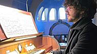 Ludwig Orel zaubert an der Orgel in Adelsdorf. Ludwig Orel zaubert an der Orgel in Adelsdorf.