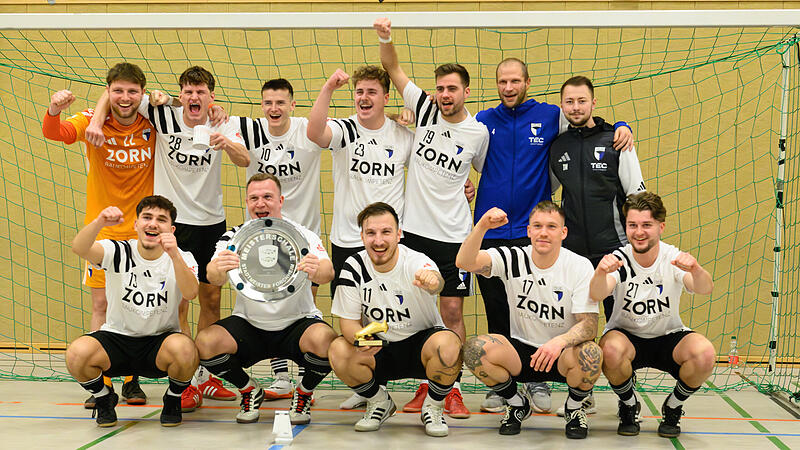 Hallenfussball - Stadtmeisterschaft Forchheim Ein verdienter Turniersieger: Die SpVgg Jahn Forchheim hat sich den Titel bei der Stadtmeisterschaft gesichert.