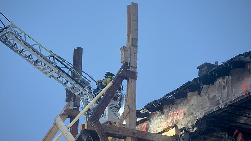 Nach der Explosion und einem Brand in einem Regensburger Wohnhaus Nach der Explosion und einem Brand in einem Regensburger Wohnhaus