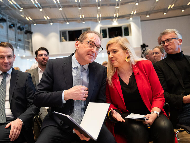 Innenminister Dobrindt unterst&uuml;tzt in Bamberg Melanie Huml