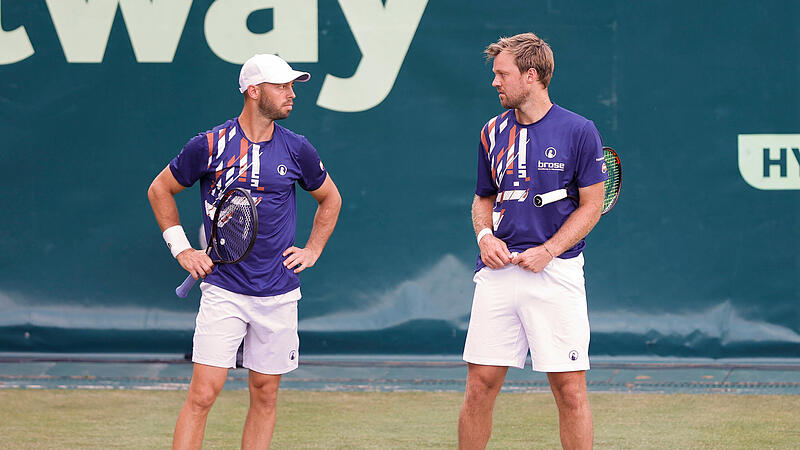 In Stuttgart war nach der ersten Runde Schluss. Bei den Terra Wortmann Open in Halle treffen Kevin Krawietz (rechts) und Tim P&uuml;tz auf eine Paarung, die das gleiche Schicksal ereilte.