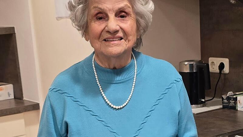 Backen ist eine Leidenschaft von Theresa Schick. Sie wohnt im Seniorenheim in Etzelskirchen.