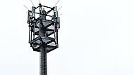 Fast 26 Meter hoch ist der Mobilfunkmast bei Altenbanz, der für die umliegenden Ortschaften jetzt für einen leistungsstarken Mobilfunkempfang sorgt. Fast 26 Meter hoch ist der Mobilfunkmast bei Altenbanz, der für die umliegenden Ortschaften jetzt für einen leistungsstarken Mobilfunkempfang sorgt.