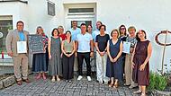 F&uuml;r 25 oder 40 Dienstjahre wurden diese Lehrerinnen und Lehrer ausgezeichnet; hier mit stv. Landrat Alexander Bergmann und Schulamtsdirektorin Susanne Vodde (von links), Personalratsvorsitzenden Matthias Weinberger (Sechster von links) und Schulam...