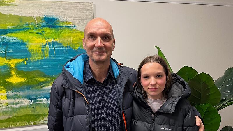 J&uuml;rgen J&auml;kel wurde erneut zum B&uuml;rgermeister von Gro&szlig;enseebach gew&auml;hlt. Tochter Hannah war bei der Verk&uuml;ndung des Ergebnisses im Rathaus dabei.