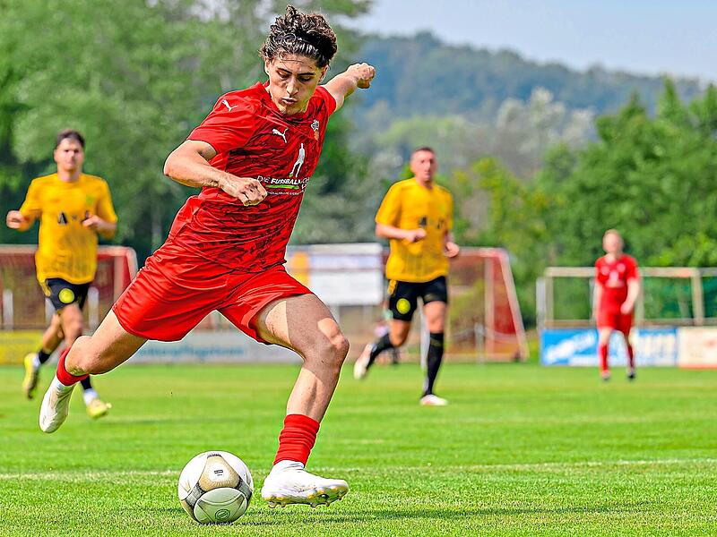 Furkan Atim zieht ab: Der Buckenhofener schoss gegen Bayreuths Zweite das 1:0. ZinkForchheim & Fränkische Schweiz Furkan Atim zieht ab: Der Buckenhofener schoss gegen Bayreuths Zweite das 1:0. ZinkForchheim & Fränkische Schweiz