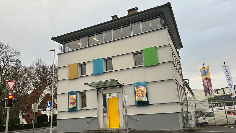 SÜC Dacor SÜC Dacor hat seinen Sitz im ehemaligen Gebäude der Firma Dietze & Schell in der Karchestraße/Ecke Max-Brose-Straße in Coburg.