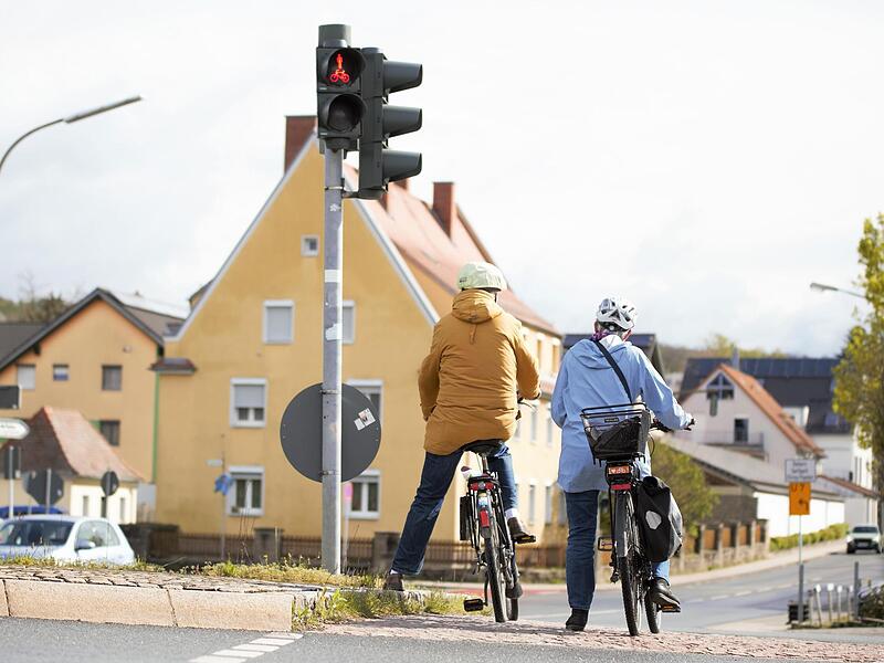 Radwege, die im Nichts enden, Ampeln, die Radfahrende auf den Verkehrsinseln f&uuml;r lange Zeit parken &ndash; Forchheims Zweiradfreunde erkennen einige Schwachpunkte in Forchheims Radinfrastruktur. Nicht f&uuml;r alle gibt es L&ouml;sungsideen.Forchheim & Fr&auml;nkische Schweiz