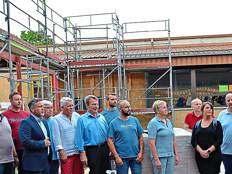 m Innenhof der Grundschule wird noch gebaut. Der Zwischentrakt ist abgerissen worden. Gabi Bertram