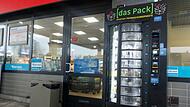 Seit rund drei Monaten steht der Automat „Das Pack - Geheime Überraschungspakete“ an der Esso-Tankstelle in Bamberg.