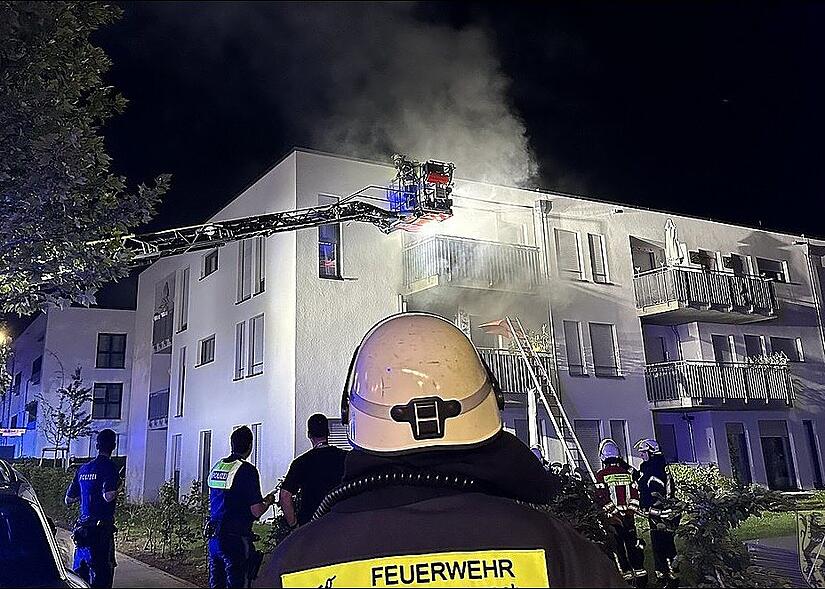 Zu einem Zimmerbrand auf der Herzo Base muss die Feuerwehr Herzogenaurach in der Nacht auf Freitag ausrücken.