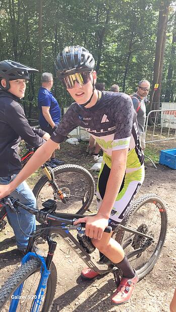 Elias Hückmann fuhr in Wombach zu seinem zweiten deutschen Meistertitel in Folge. Elias Hückmann verteidigte seinen Titel bei der Deutschen Jugendmeisterschaft im Cross-Country-Mountainbike.