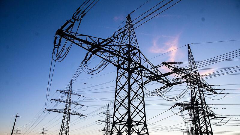 Die EU-Kommission will das Strommarkt-Design anpassen, so dass Verbaucher künftig besser vor extremen Preisschwankungen geschützt sind. Die EU-Kommission will das Strommarkt-Design anpassen, so dass Verbaucher künftig besser vor extremen Preisschwankungen geschützt sind.