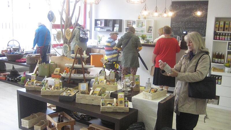 In der Teuschnitzer Arnika-Manufaktur finden sich unter dem Leitmotiv &bdquo;regional, nachhaltig, hochwertig&ldquo; viele Kr&auml;uterprodukte.