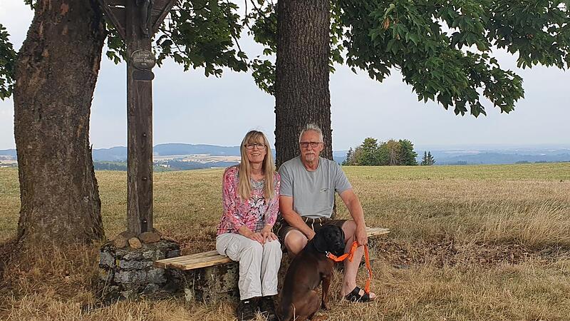 Die Aussicht vom Schnebeser Knock, die die Schmidbauers beim Spazierengehen mit Simmerl genie&szlig;en, steht dem Voralpen-Panorama in nichts nach, finden sie.