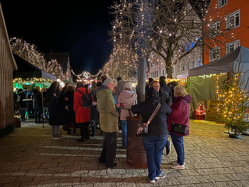 Weihnachtsmarkt Ebermannstadt 2024 - So schön war die EröffnungWeihnachtsmarkt Ebermannstadt 2024 - So schön war die Eröffnung Die schönsten Impressionen vom ersten Abend auf dem Weihnachtsmarkt 2024 in Ebermannstadt.