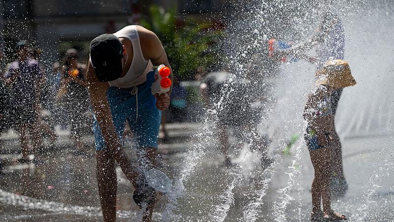 Wasserschlacht als Demonstration für mehr Klimaschutz Wasserschlacht als Demonstration für mehr Klimaschutz