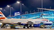 Ein Flieger der British Airways wird nachts am Flughafen Nürnberg für den Start bereit gemacht. Viele Niederndorfer wünschen sich, dass das auf den Morgen verschoben wird. Ein Flieger der British Airways wird nachts am Flughafen Nürnberg für den Start bereit gemacht. Viele Niederndorfer wünschen sich, dass das auf den Morgen verschoben wird.