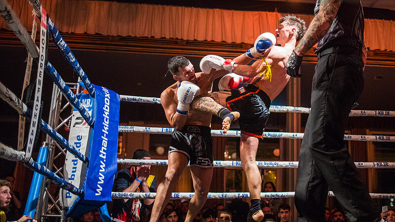 Im Hauptkampf in den Haas-Sälen feierte Sergiu Stoica (links) nach fünf Runden einen Punktsieg über Aitor Palacin Gonzalez