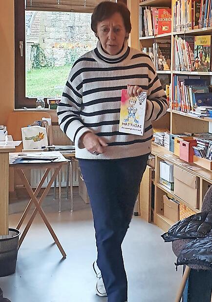 Hildegard Karl kam als Lesepatin zum bundesweiten Vorlesetag in die Bücherei. Sie hat lange Jahre an der Grund- und Hauptschule Bad Bocklet unterrichtet. Hildegard Karl kam als Lesepatin zum bundesweiten Vorlesetag in die Bücherei. Sie hat lange Jahre an der Grund- und Hauptschule Bad Bocklet unterrichtet.