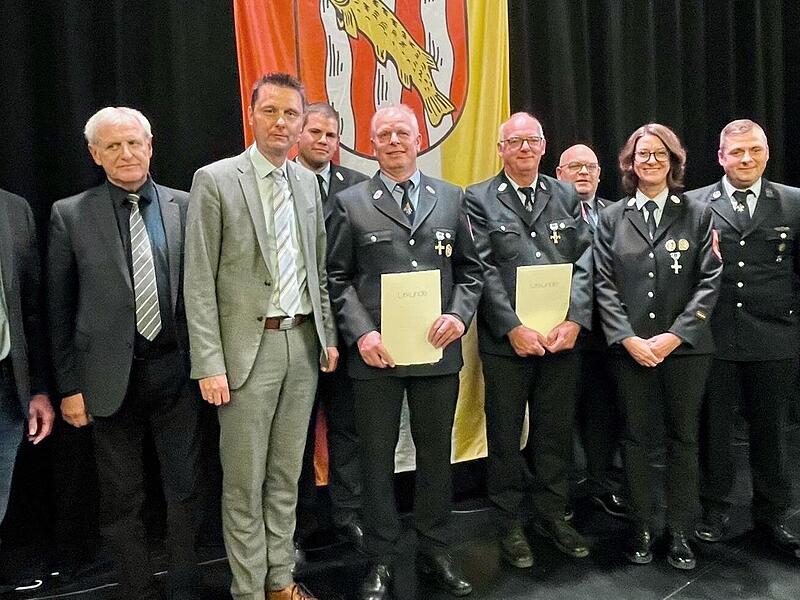 Mehrere Feuerwehrleute wurden für 40 Jahre Dienst ausgezeichnet.