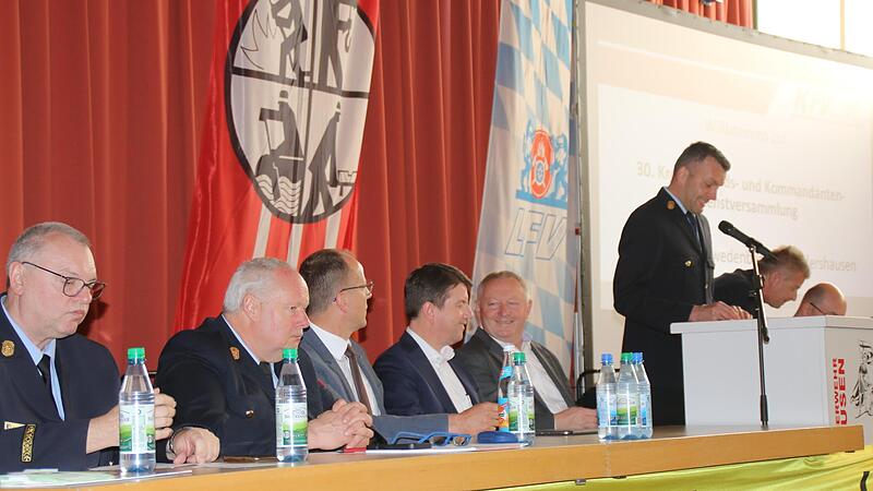 30. Kreisverbands- und Kommandanten-Dienstversammlung in der Schwedenberghalle.