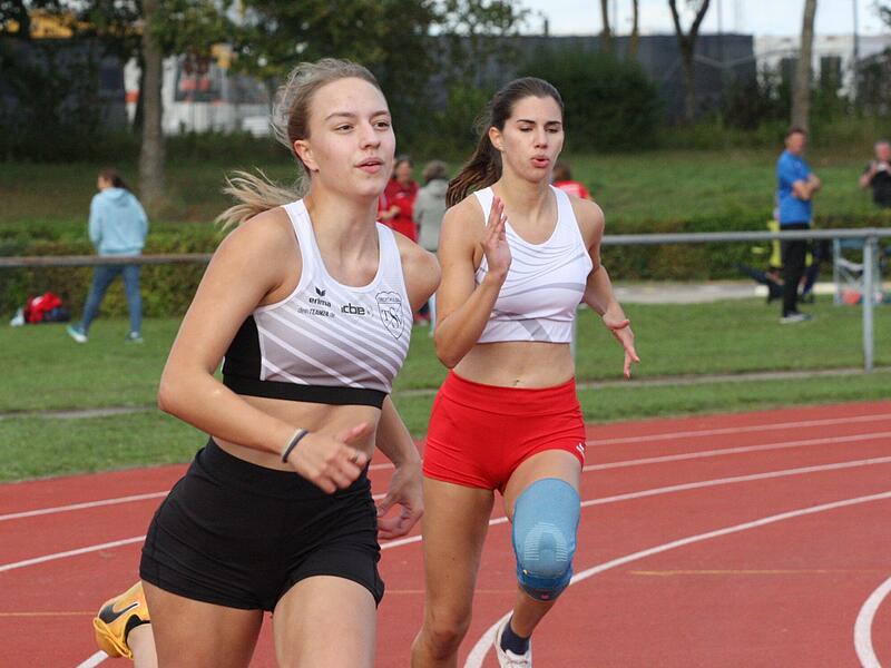 Antonia Haas (links) vom TSV Oberthulba verbuchte im Vier- und Siebenkampf der U18 den dritten Rang.