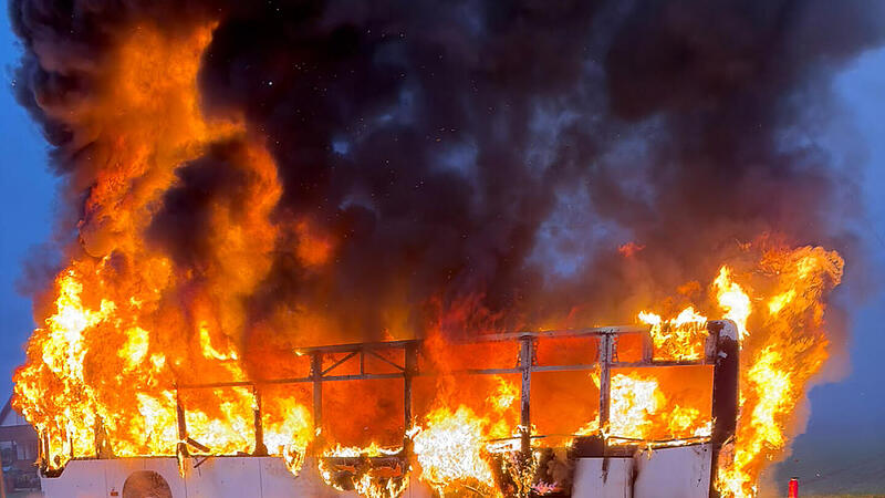 Nach Flammen-Inferno in Hirschaid: Busfahrer dankt Kindern – "waren alle Helden" Nach Flammen-Inferno in Hirschaid: Busfahrer dankt Kindern – "waren alle Helden"