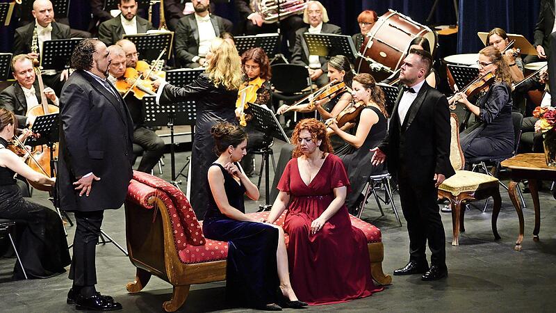 Große Oper auf der kleinen Bühne der Dr.-Stammberger-Halle: Chor und Orchester der Sofia Symphonics gastierten unter der Leitung von Ljubka zu Guttenberg in Kulmbach.