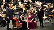 Große Oper auf der kleinen Bühne der Dr.-Stammberger-Halle: Chor und Orchester der Sofia Symphonics gastierten unter der Leitung von Ljubka zu Guttenberg in Kulmbach.