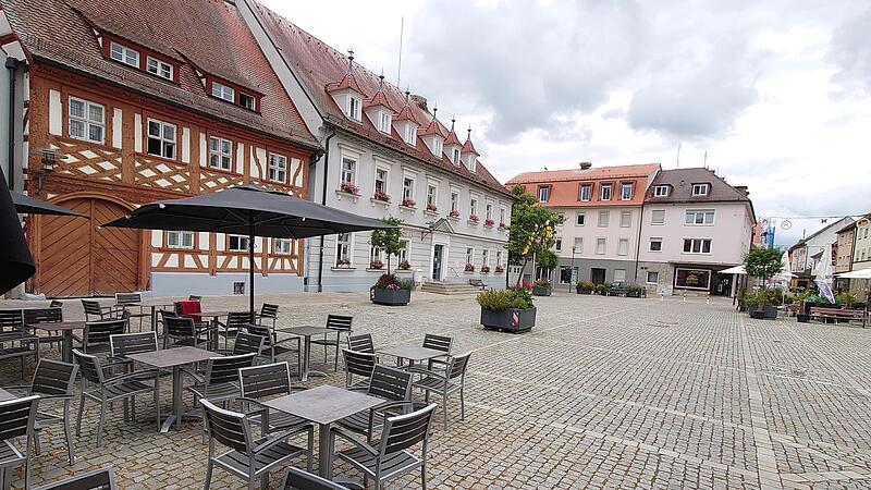 Den Marktplatz empfinden viele als hei&szlig;este Ecke in H&ouml;chstadt. Jede Menge Pflaster und wenig Gr&uuml;n sorgen daf&uuml;r.