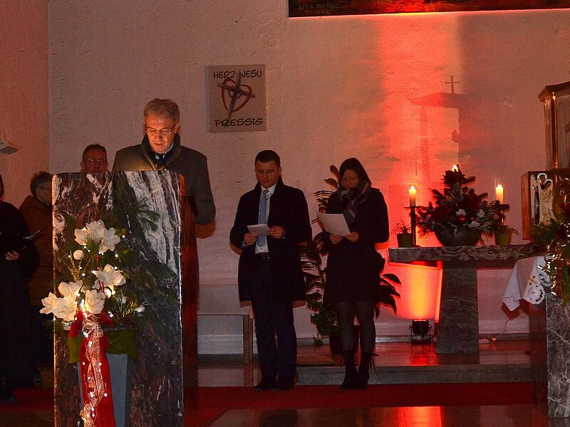 In beeindruckender Weise f&uuml;hrten sie durch einen Wort- Gottesdienst f&uuml;r die Kommunalwahl 2026 und sprachen F&uuml;rbitten und Gebete. Von links Dorothea Weigelt, Mathias Beetz, Landrat Klaus L&ouml;ffler, B&uuml;rgermeister Stefan Heinlein, Kreisr&auml;tin Susanne Heinlein.