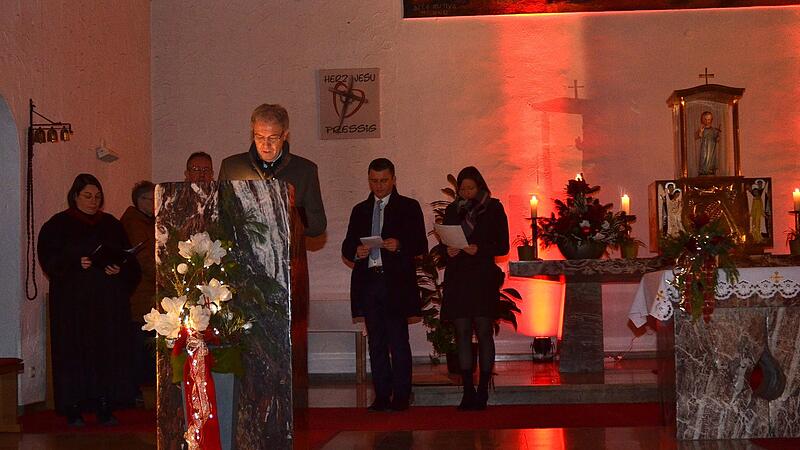 In beeindruckender Weise f&uuml;hrten sie durch einen Wort- Gottesdienst f&uuml;r die Kommunalwahl 2026 und sprachen F&uuml;rbitten und Gebete. Von links Dorothea Weigelt, Mathias Beetz, Landrat Klaus L&ouml;ffler, B&uuml;rgermeister Stefan Heinlein, Kreisr&auml;tin Susanne Heinlein.